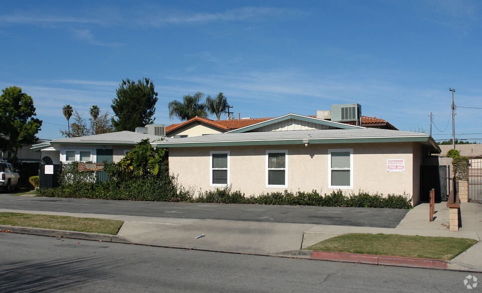 4001 Howard Ave, Los Alamitos, CA for rent - Primary Photo - Image 1 of 3