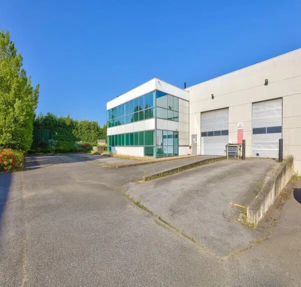 Industrial in Chilly-Mazarin to rent - Building Photo - Image 1 of 4