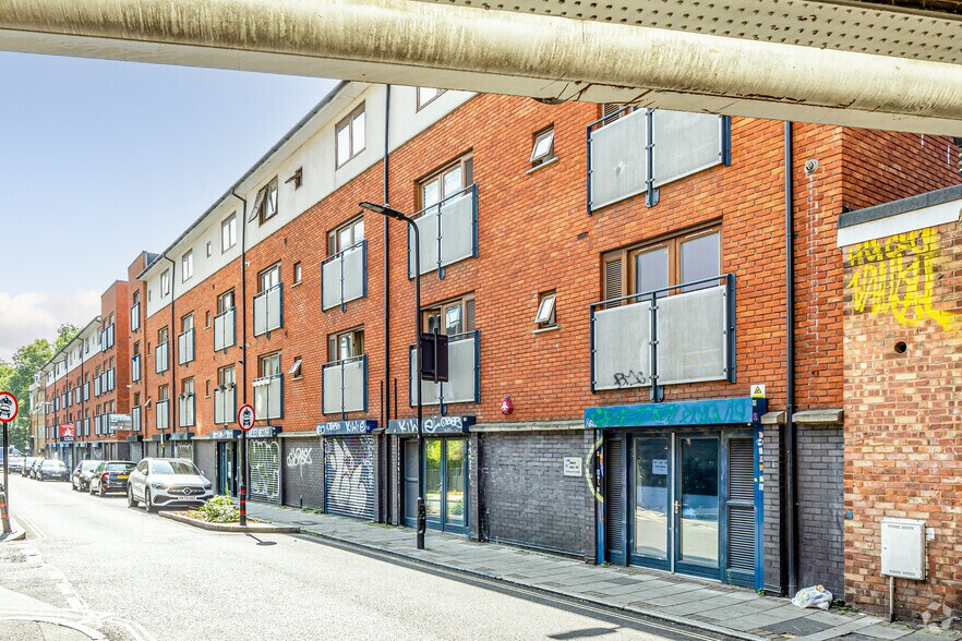 6-12 Waterson St, London to rent - Building Photo - Image 2 of 4