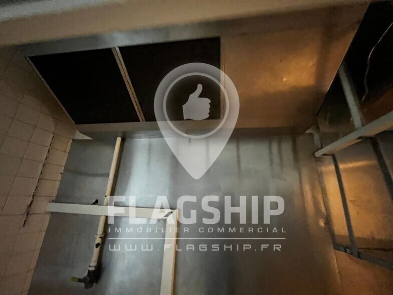 Retail in Paris to rent - Interior Photo - Image 3 of 3