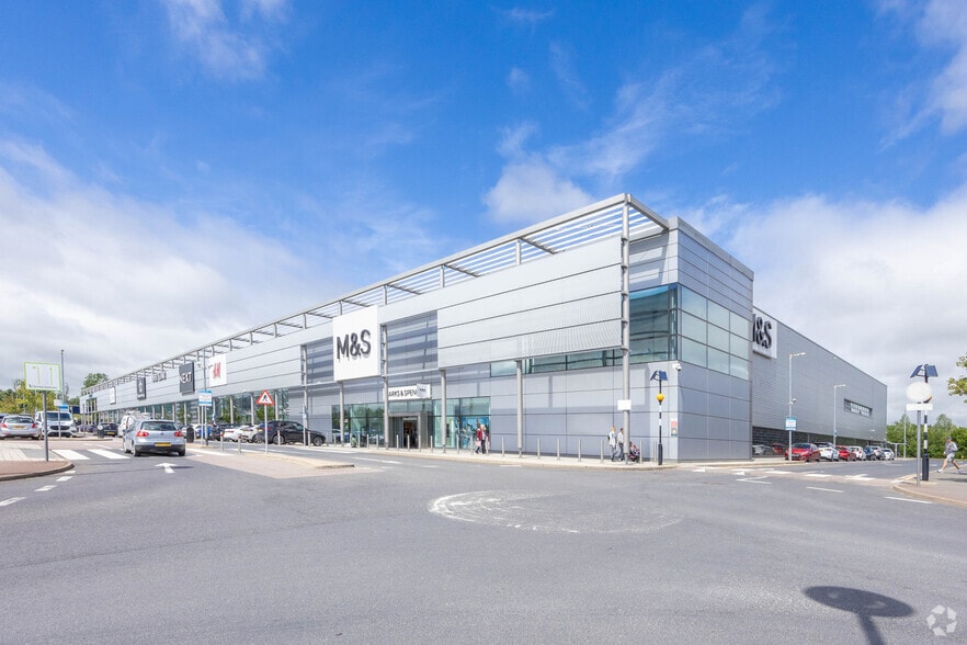 1-8 Stadium Way W, Milton Keynes to rent - Primary Photo - Image 2 of 4
