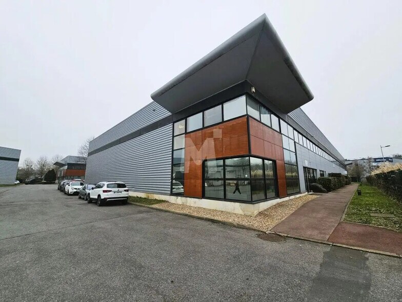 Office in Lisses to rent - Building Photo - Image 1 of 11