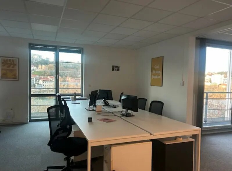 Office in Lyon to rent Interior Photo- Image 1 of 10