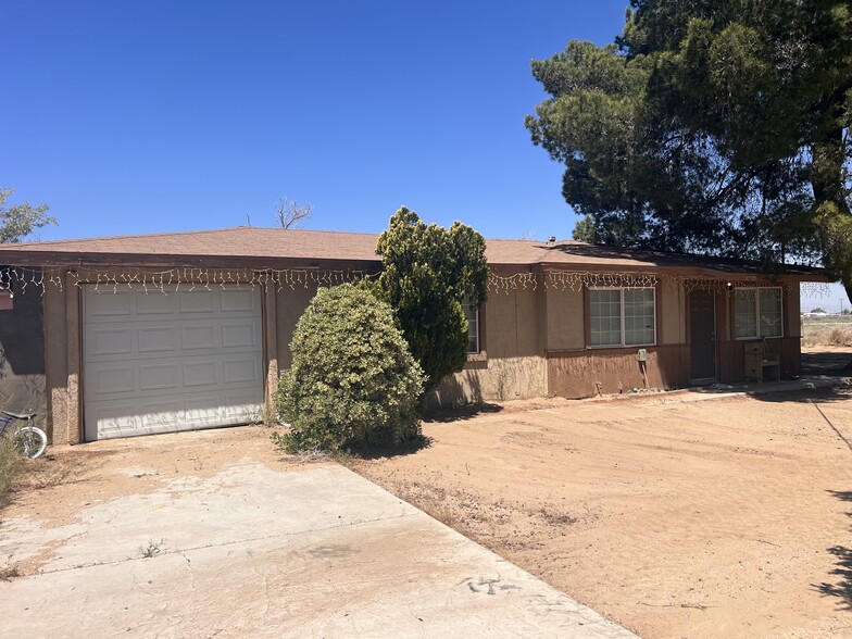 42155 8th St E, Lancaster, CA for rent - Building Photo - Image 2 of 6