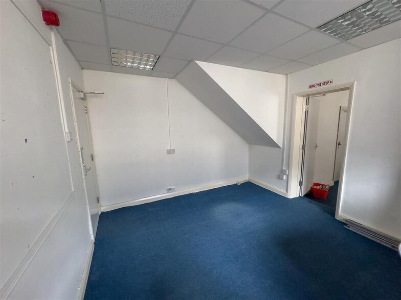 27B High St, Lutterworth to rent - Interior Photo - Image 2 of 11