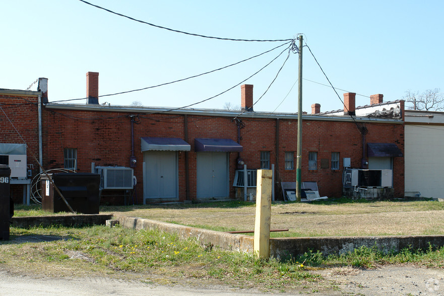 223 W Walnut St, Goldsboro, NC for rent - Building Photo - Image 2 of 3