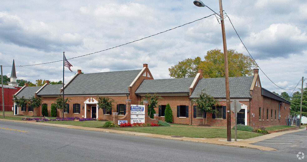 20-30 W Williamsburg Rd, Sandston, VA for rent - Primary Photo - Image 1 of 5