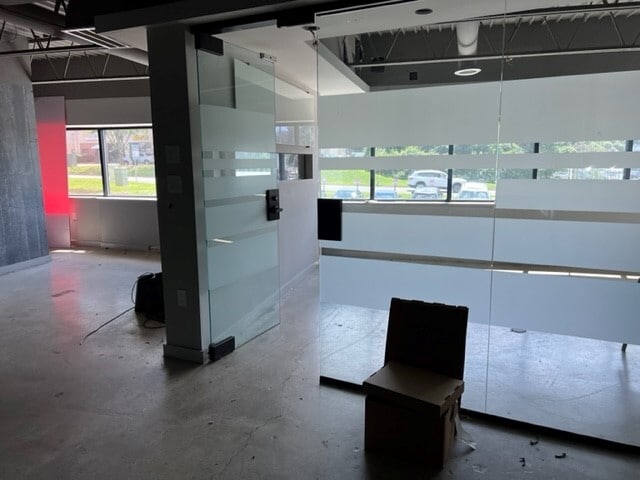 8490-8496 Tyco Rd, Vienna, VA to rent - Interior Photo - Image 2 of 9