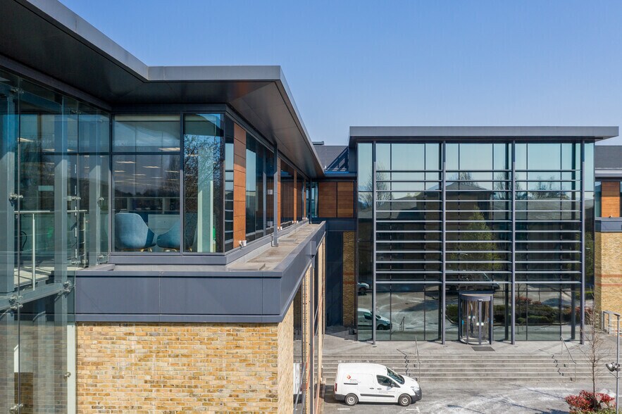 The Causeway, Staines to rent - Building Photo - Image 2 of 30