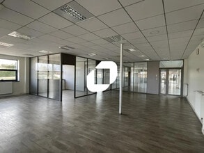 555 Rue De La Dombes, Miribel to rent Interior Photo- Image 1 of 56