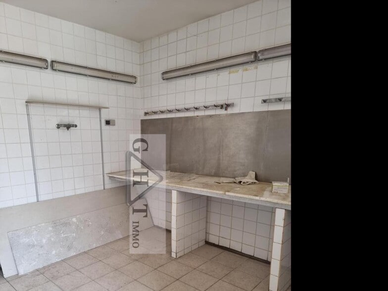 Retail in Noisy-le-Sec for sale - Interior Photo - Image 3 of 3