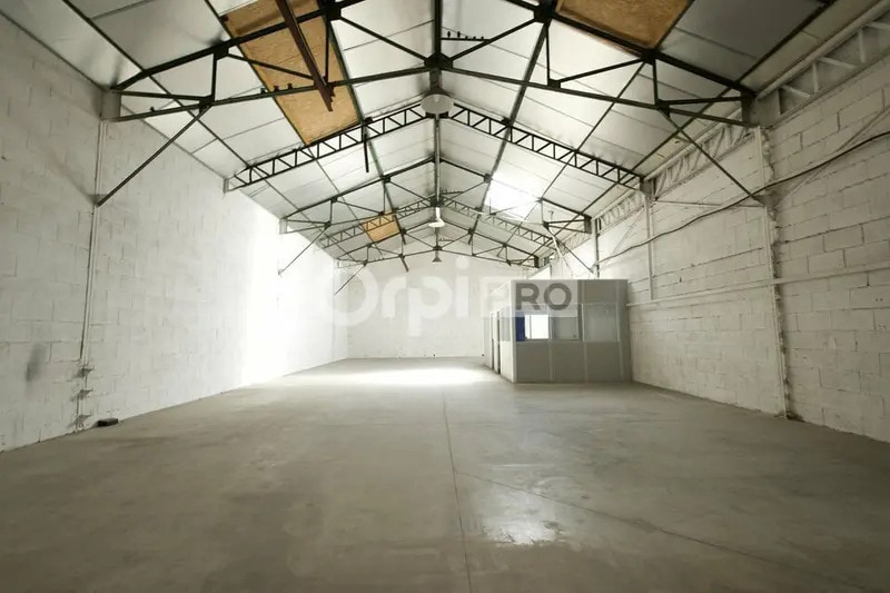 2 Chemin Du Genie- Allee Denis Papin, Vénissieux to rent - Interior Photo - Image 2 of 4