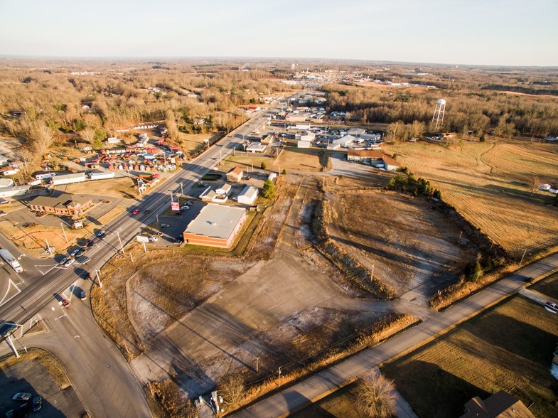 1900 Highway 46 S, Dickson, TN for rent - Building Photo - Image 3 of 8