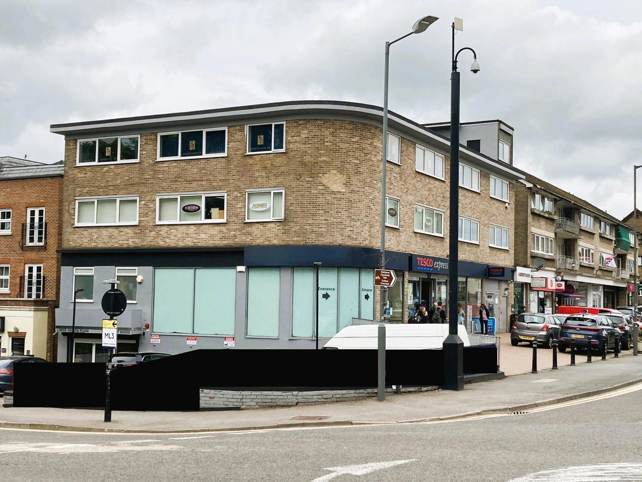 Hill Ave, Amersham to rent Building Photo- Image 1 of 21