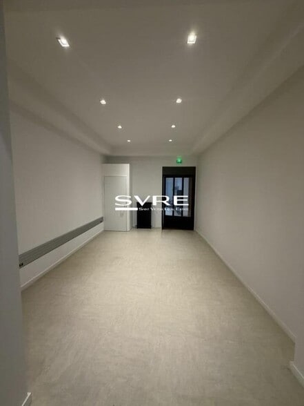Office in Marseille to rent - Building Photo - Image 2 of 9