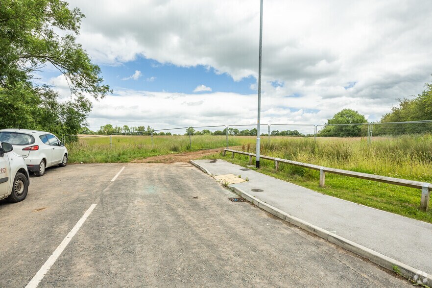 Erf Way, Middlewich to rent - Building Photo - Image 3 of 7