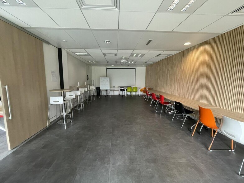 19 Rue Mozart, Clichy to rent - Building Photo - Image 3 of 5