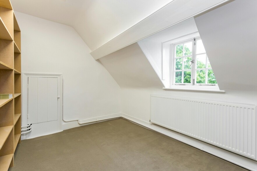 Amersham Rd, High Wycombe for rent - Building Photo - Image 3 of 23