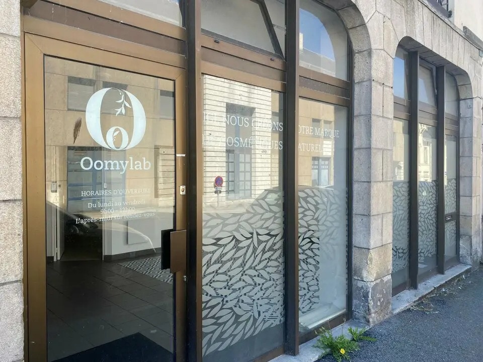 Location Bureaux 127 m² - Photo 1