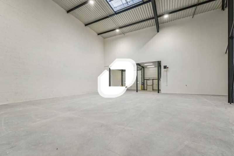 Light Industrial in Osny to rent - Interior Photo - Image 3 of 26
