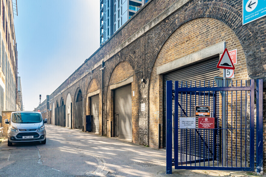 Parkside Business Estate, London for rent - Primary Photo - Image 1 of 5