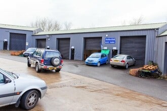 Manchester Rd, Linthwaite to rent Building Photo- Image 2 of 6