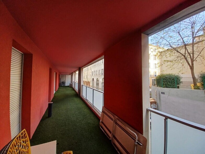 Office in Marseille to rent - Building Photo - Image 2 of 18