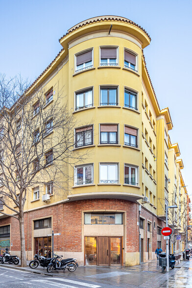 Residential in Barcelona, BAR for sale - Primary Photo - Image 1 of 1