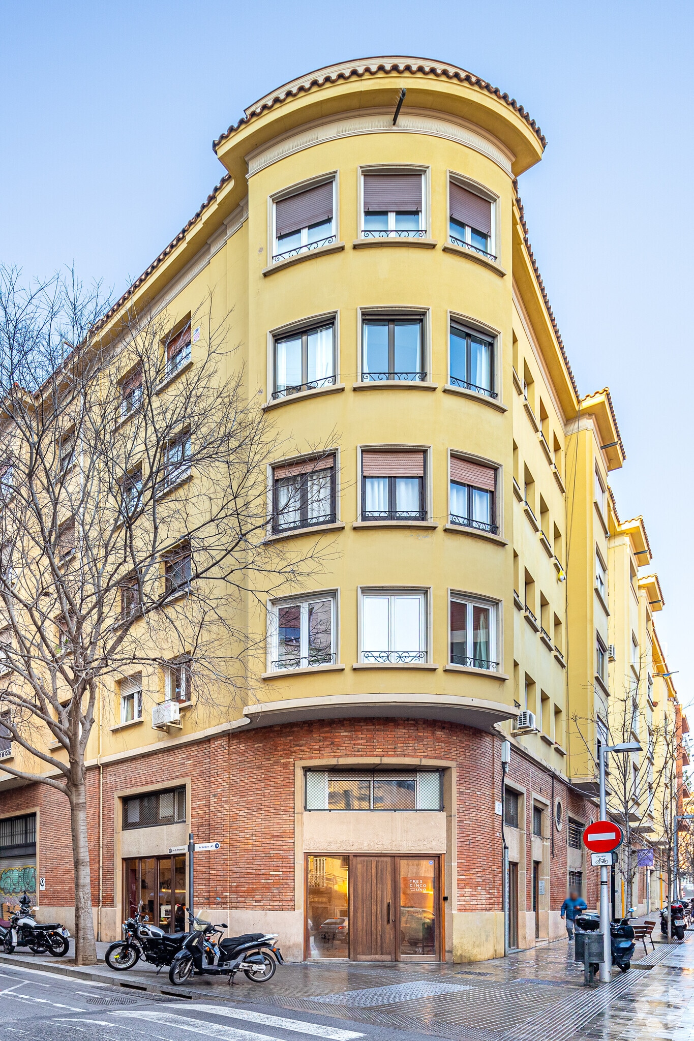 Retail in Barcelona, Barcelona to rent Primary Photo- Image 1 of 2