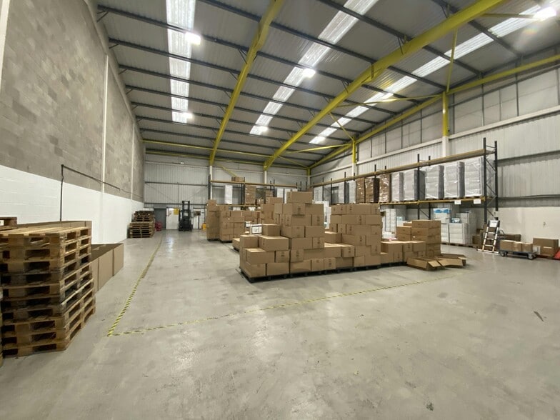 Brunel Ave, Salford to rent - Building Photo - Image 3 of 5