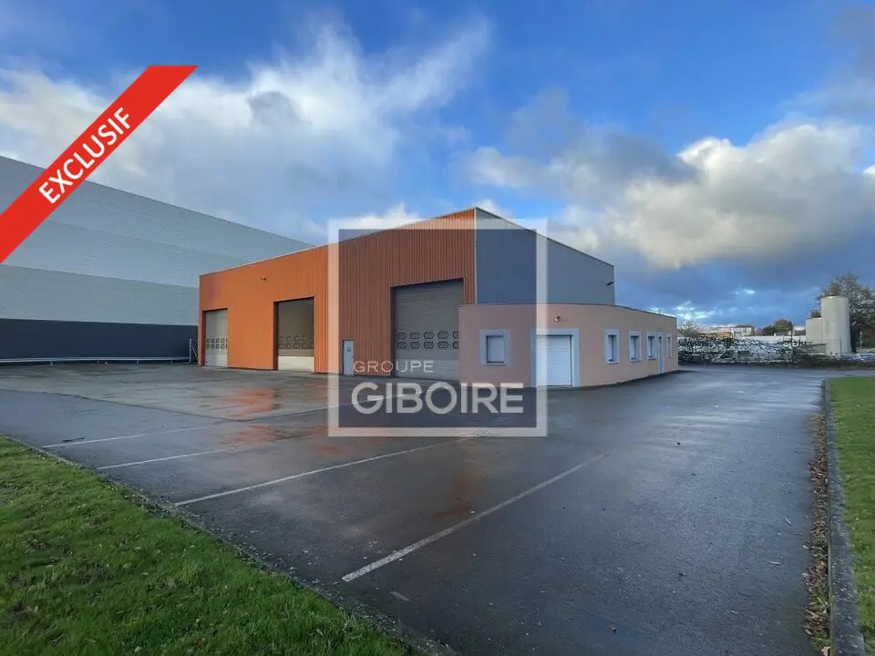 Location Entrepôt 680 m² - Photo 1