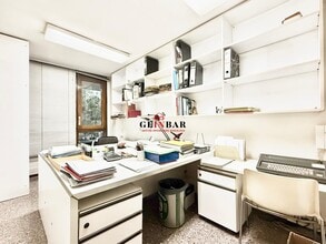 Retail in Barcelona, Barcelona to rent Interior Photo- Image 1 of 19