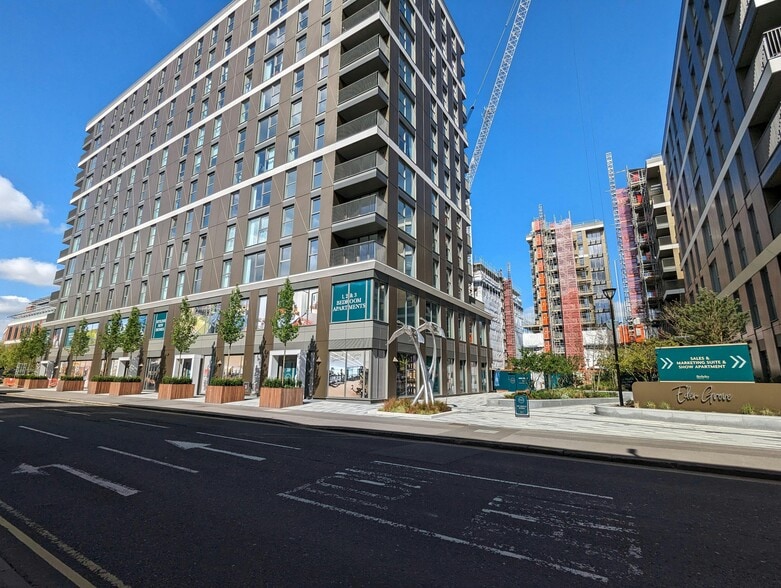 32 London Rd, Staines to rent - Building Photo - Image 2 of 4