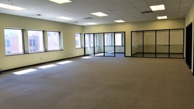 230 2nd St SE, Cedar Rapids, IA for rent Lobby- Image 2 of 7