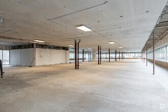 1 Dunwoody Park, Atlanta, GA to rent Interior Photo- Image 2 of 5