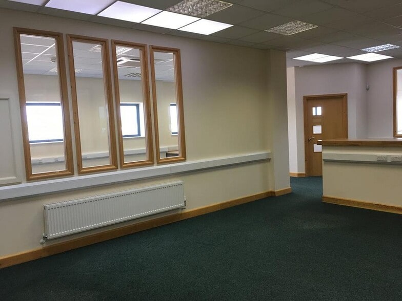 161-161a Harbour Rd, Lydney to rent - Building Photo - Image 3 of 9