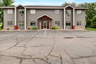 621 N Benton Dr, Sauk Rapids, MN for sale Building Photo- Image 1 of 1