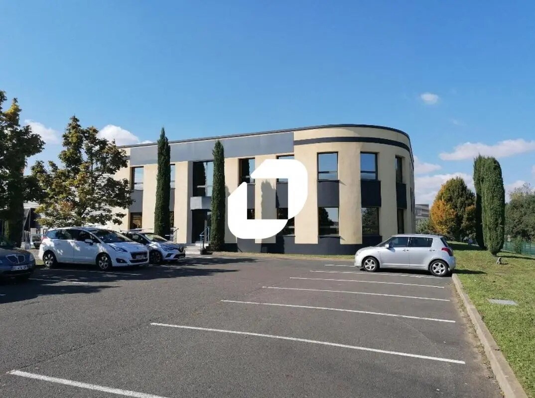 Retail in Arnas to rent Building Photo- Image 1 of 13