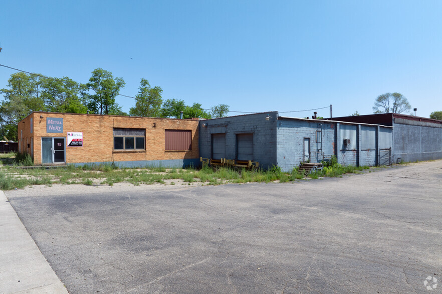 904 N Clark St, Albion, MI for sale - Building Photo - Image 1 of 4