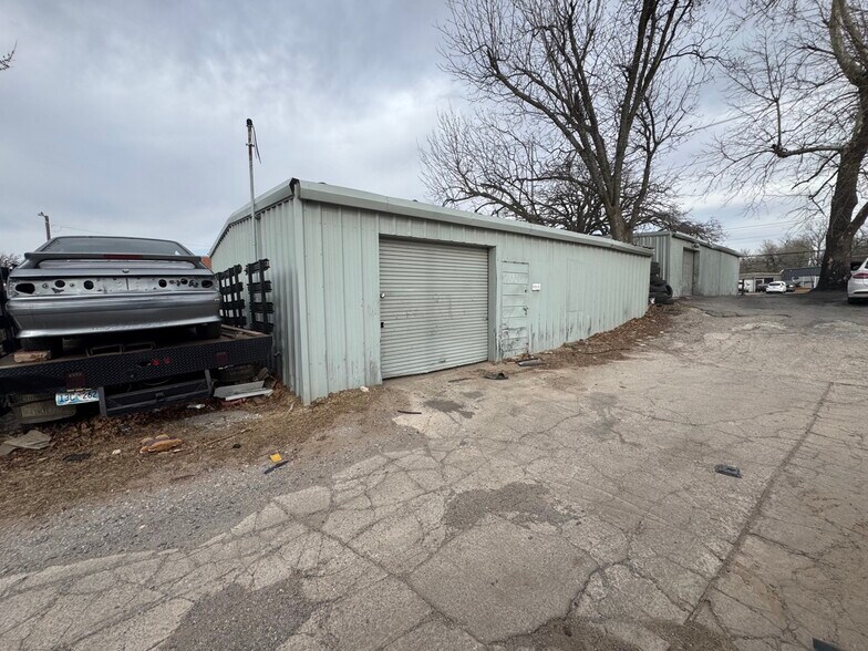 6710-6720 NW 10th St portfolio of 13 properties for sale on LoopNet.co.uk - Building Photo - Image 3 of 21