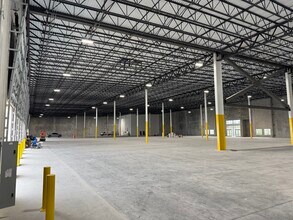 9535 NW 174th St, Hialeah, FL to rent Interior Photo- Image 2 of 13