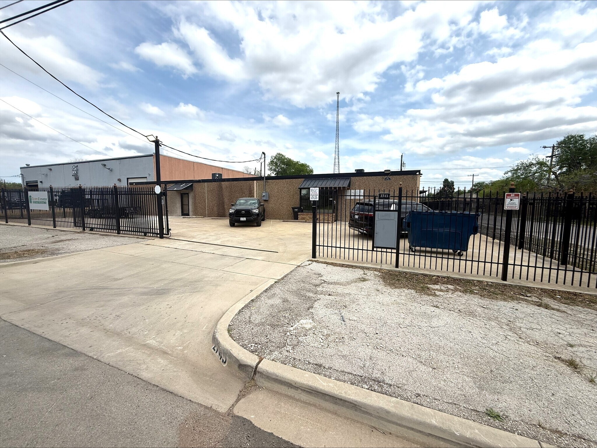 2745 Bryan Ave, Fort Worth, TX to rent Building Photo- Image 1 of 13