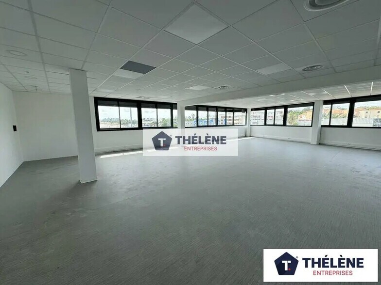 Retail in Lattes to rent - Building Photo - Image 2 of 15