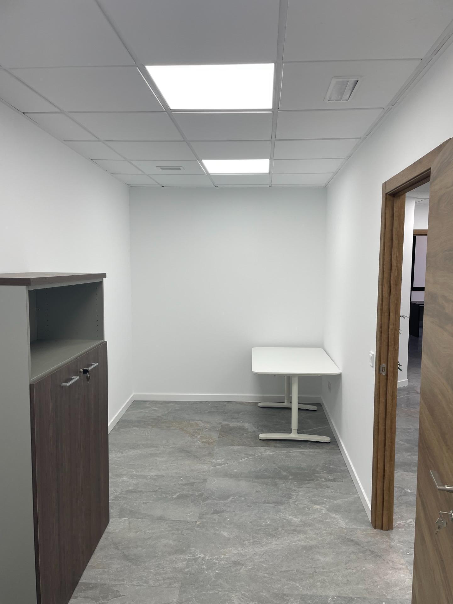 Office in València to rent Building Photo- Image 1 of 14