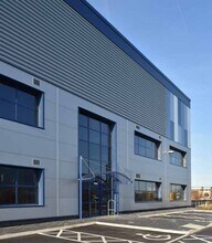 Hall Ln, Bolton to rent Building Photo- Image 1 of 5