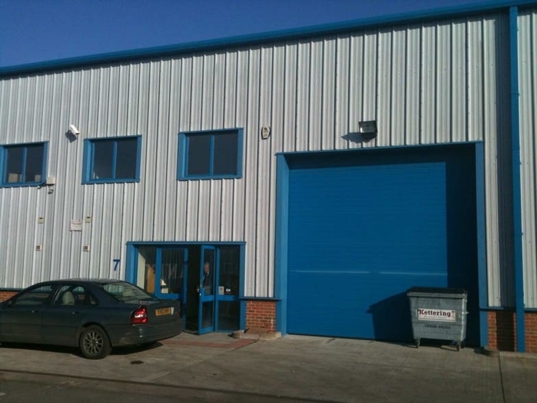 Orion Way, Kettering to rent - Building Photo - Image 3 of 12