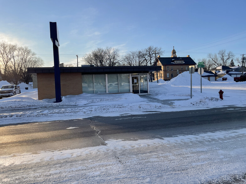 902 Main St, Lisbon, ND for sale - Building Photo - Image 1 of 1