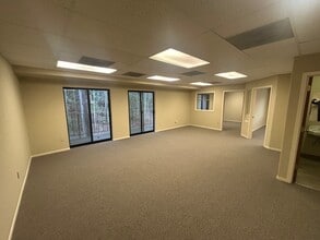 9860 SW Hall Blvd, Tigard, OR to rent Building Photo- Image 1 of 3