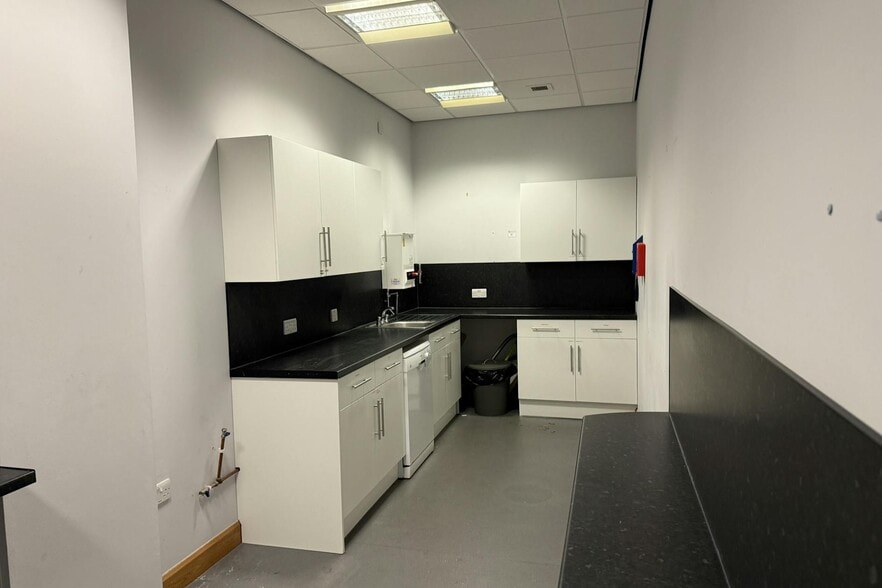 83 St. Michaels Ln, Leeds to rent - Interior Photo - Image 2 of 7