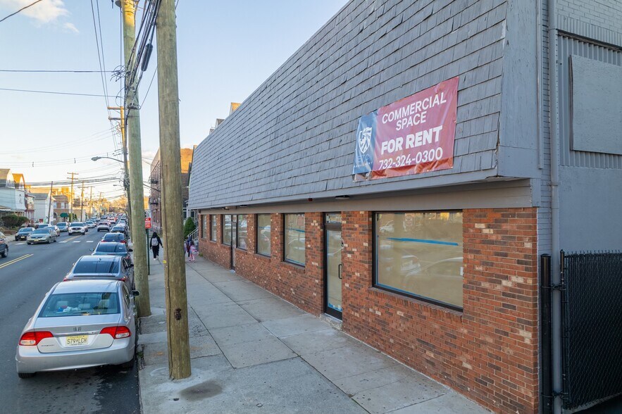 215 Market St, Perth Amboy, NJ to rent - Building Photo - Image 1 of 14